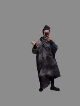 Lade das Bild in den Galerie-Viewer, Sanctamuerte Mantel Print