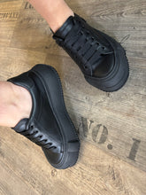 Lade das Bild in den Galerie-Viewer, PLÜ Sneaker
