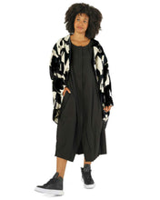 Lade das Bild in den Galerie-Viewer, Rundholz Black Label tulpiges Mantelkleid