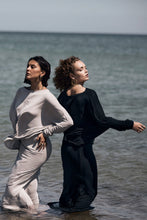 Lade das Bild in den Galerie-Viewer, Sort Aarhus Oversize Shirt