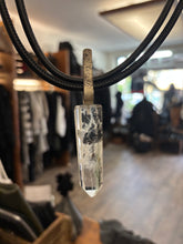 Lade das Bild in den Galerie-Viewer, DARKGEM Happymaker Bergkristall