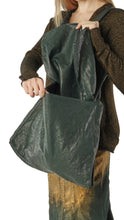 Lade das Bild in den Galerie-Viewer, Rundholz Ledertasche