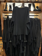Lade das Bild in den Galerie-Viewer, Black by K&M Sweatpulli