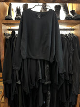 Lade das Bild in den Galerie-Viewer, Black by K&M Sweatpulli