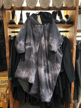 Lade das Bild in den Galerie-Viewer, Sanctamuerte Mantel Print