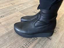Lade das Bild in den Galerie-Viewer, Lofina Stretchstiefelchen