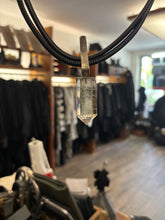 Lade das Bild in den Galerie-Viewer, DARKGEM Happymaker Bergkristall