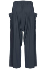 Lade das Bild in den Galerie-Viewer, Zeitlos by Luana Hose