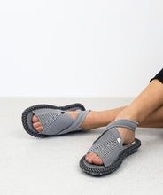 Lade das Bild in den Galerie-Viewer, Trippen REASON