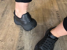 Lade das Bild in den Galerie-Viewer, PLÜ Sneaker