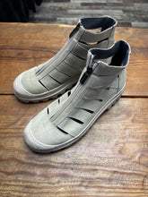 Lade das Bild in den Galerie-Viewer, Lofina Muster Boots