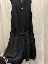 Lade das Bild in den Galerie-Viewer, Rundholz Kleid