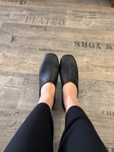 Lade das Bild in den Galerie-Viewer, Sort Aarhus Slipper / Latschis