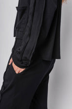 Lade das Bild in den Galerie-Viewer, Black by K&M Jäckchen