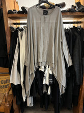 Lade das Bild in den Galerie-Viewer, Studio b3 Tunika SPOOKA
