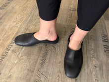 Lade das Bild in den Galerie-Viewer, Sort Aarhus Slipper / Latschis
