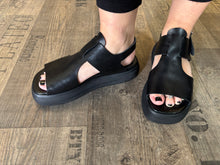 Lade das Bild in den Galerie-Viewer, MoMA Sandale