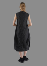 Lade das Bild in den Galerie-Viewer, Rundholz Black Label Kleid Streifen