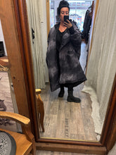 Lade das Bild in den Galerie-Viewer, Sanctamuerte Mantel Print