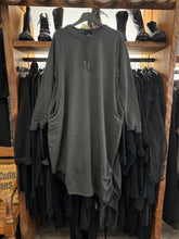 Lade das Bild in den Galerie-Viewer, Black by K&M Sweatkleid