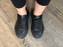 Lade das Bild in den Galerie-Viewer, PLÜ Sneaker