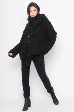 Lade das Bild in den Galerie-Viewer, Black by K&M Wolljacke