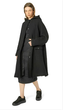 Lade das Bild in den Galerie-Viewer, Rundholz Black Label Wollmantel