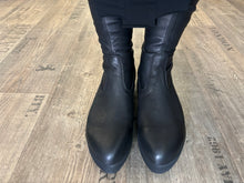 Lade das Bild in den Galerie-Viewer, Lofina Stretchstiefelchen