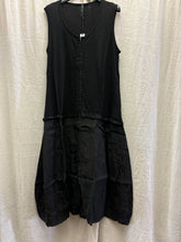 Lade das Bild in den Galerie-Viewer, Rundholz Kleid