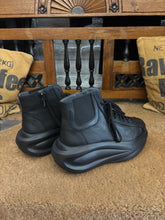 Lade das Bild in den Galerie-Viewer, Lofina Muster Boots