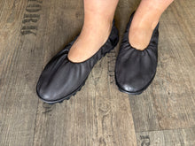 Lade das Bild in den Galerie-Viewer, Lofina Ballerina