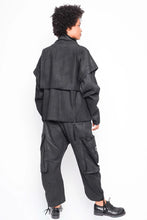 Lade das Bild in den Galerie-Viewer, Black by K&M gewachster Windbreaker