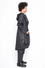 Lade das Bild in den Galerie-Viewer, Black by K&M gewachster Mantel