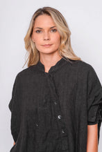 Lade das Bild in den Galerie-Viewer, Black by K&M Leinenbluse