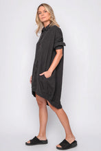 Lade das Bild in den Galerie-Viewer, Black by K&M Leinenbluse
