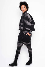 Lade das Bild in den Galerie-Viewer, Black by K&M Jäckchen