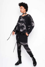 Lade das Bild in den Galerie-Viewer, Black by K&M Oversizeshirt