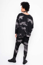 Lade das Bild in den Galerie-Viewer, Black by K&M Oversizeshirt