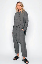 Lade das Bild in den Galerie-Viewer, Black by K&M Leinenbluse