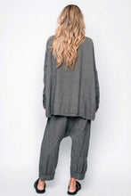 Lade das Bild in den Galerie-Viewer, Black by K&M Leinenbluse