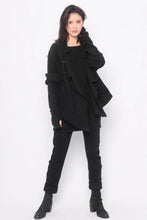 Lade das Bild in den Galerie-Viewer, Black by K&M Wolljacke