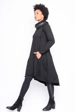 Lade das Bild in den Galerie-Viewer, Black by K&M Sweatkleid