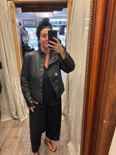 Lade das Bild in den Galerie-Viewer, Papucei Lederjacke