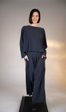 Lade das Bild in den Galerie-Viewer, Zeitlos by Luana Hose