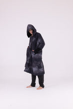 Lade das Bild in den Galerie-Viewer, Sanctamuerte Mantel Print