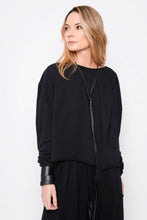 Lade das Bild in den Galerie-Viewer, Black by K&M Sweatpulli