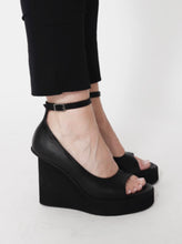 Lade das Bild in den Galerie-Viewer, Sort Aarhus Sandale mit Keilabsatz