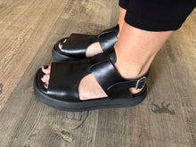 Lade das Bild in den Galerie-Viewer, MoMA Sandale