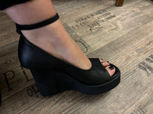 Lade das Bild in den Galerie-Viewer, Sort Aarhus Sandale mit Keilabsatz