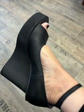 Lade das Bild in den Galerie-Viewer, Sort Aarhus Sandale mit Keilabsatz
